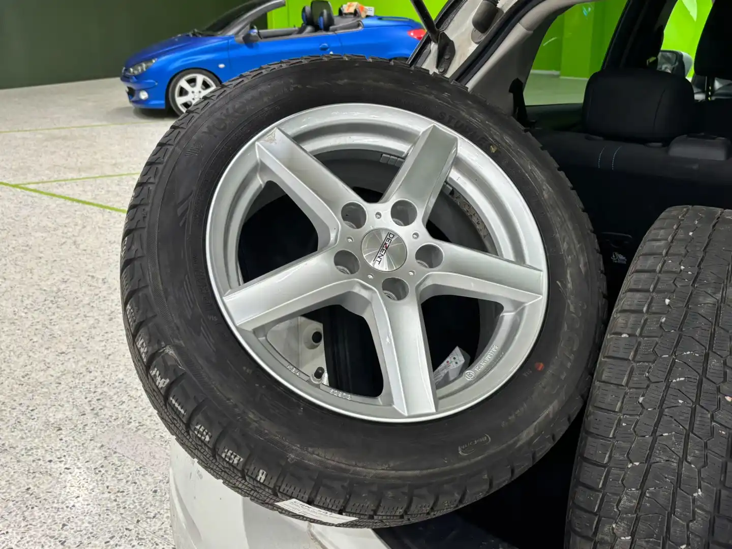 car-image