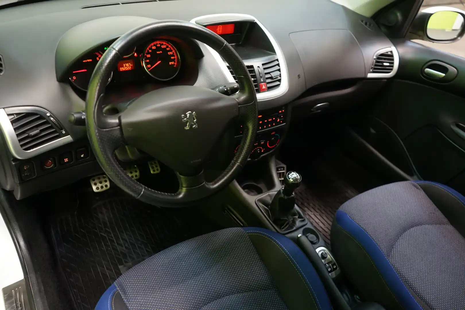 car-image
