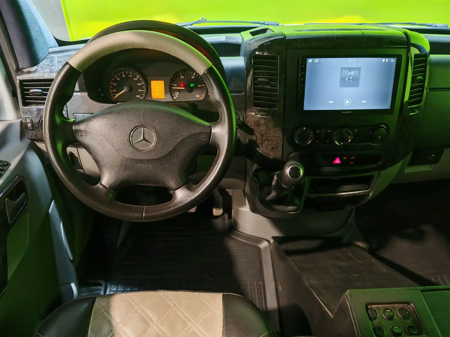 car-image