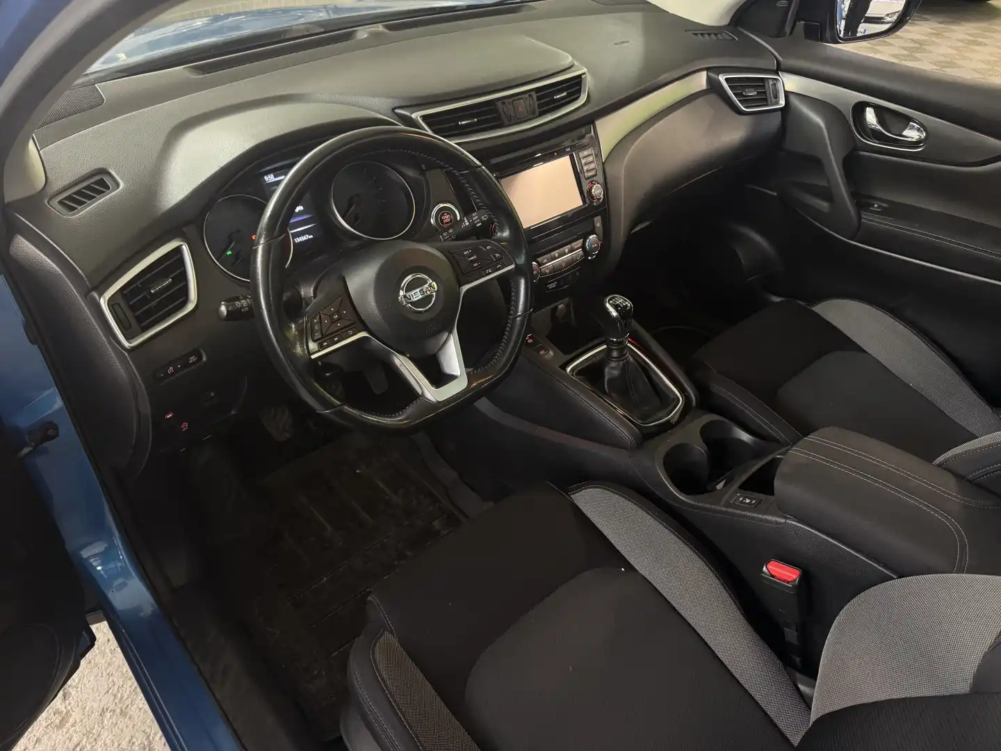 car-image