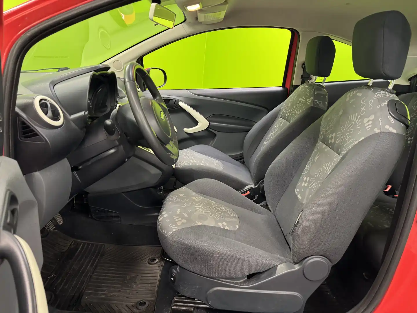 car-image