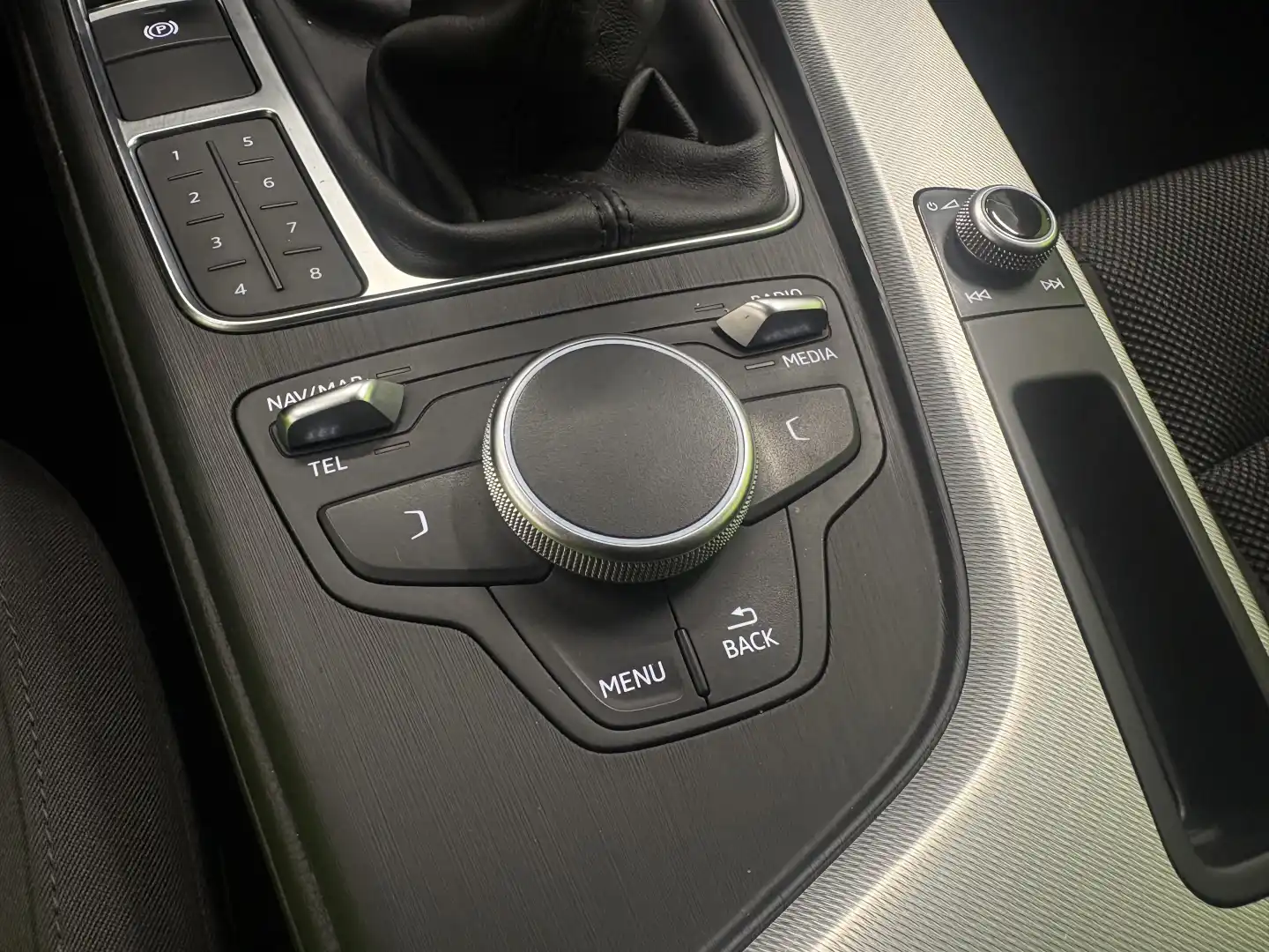car-image