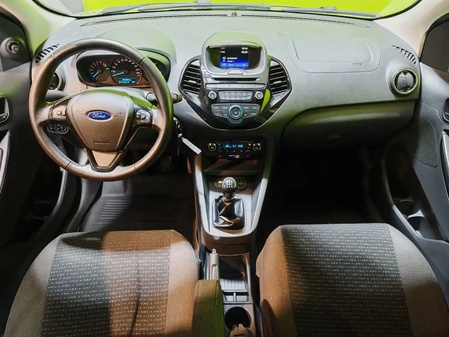 car-image