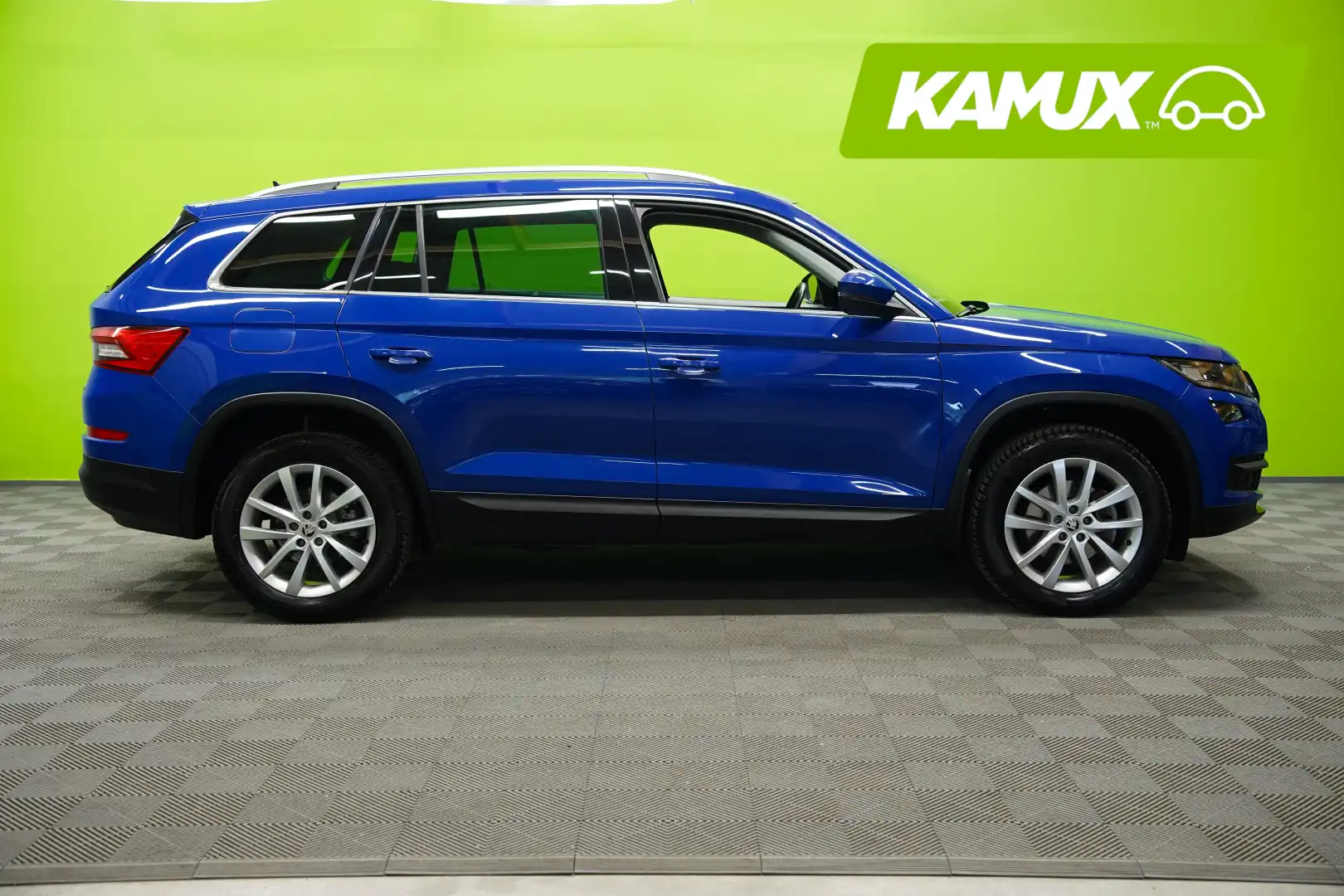 car-image