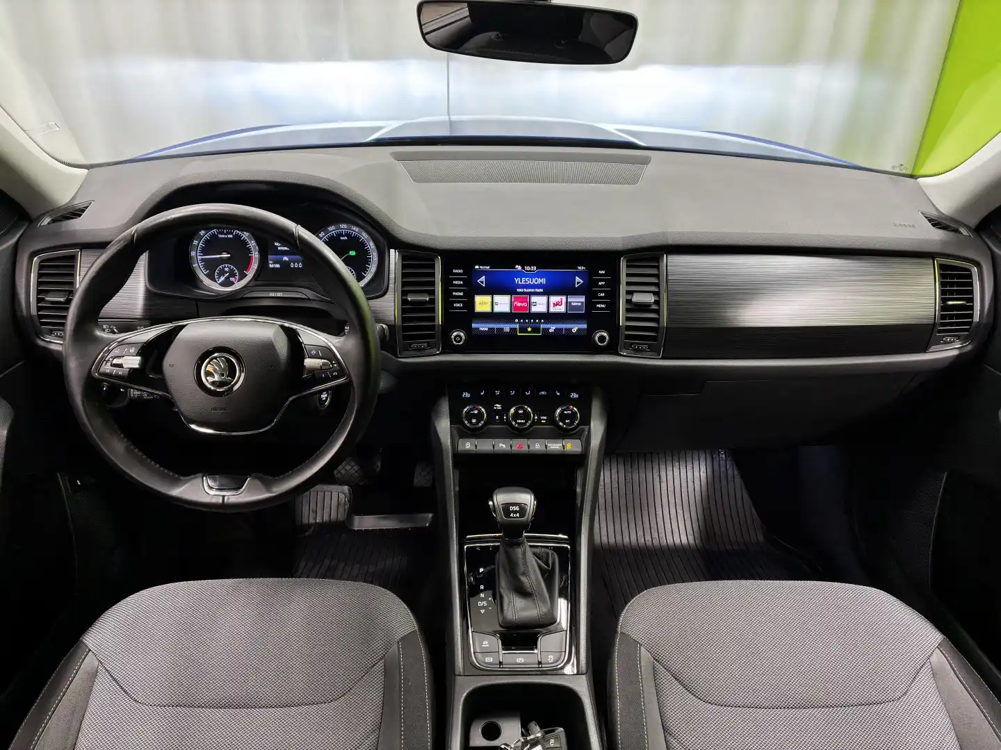 car-image
