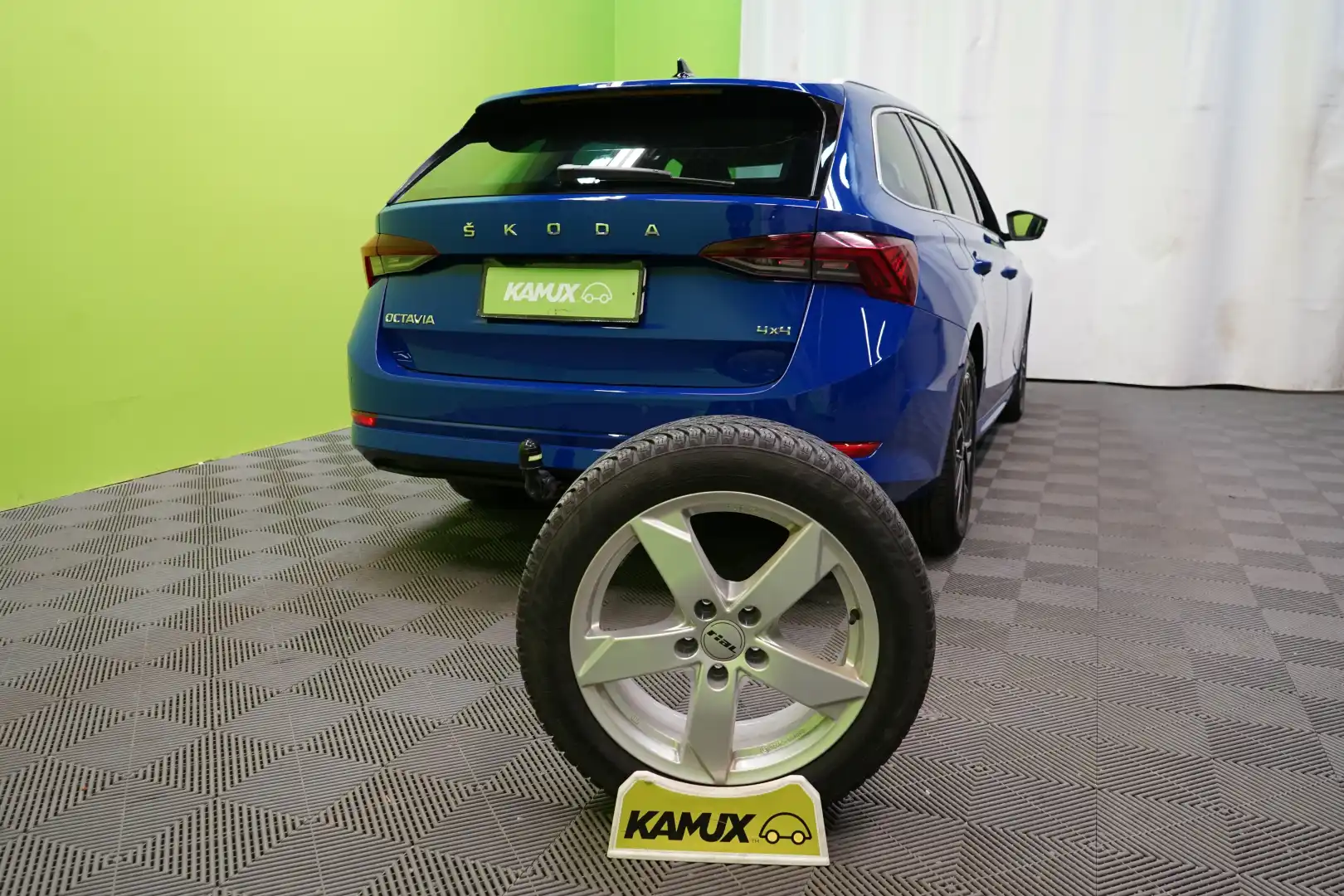 car-image
