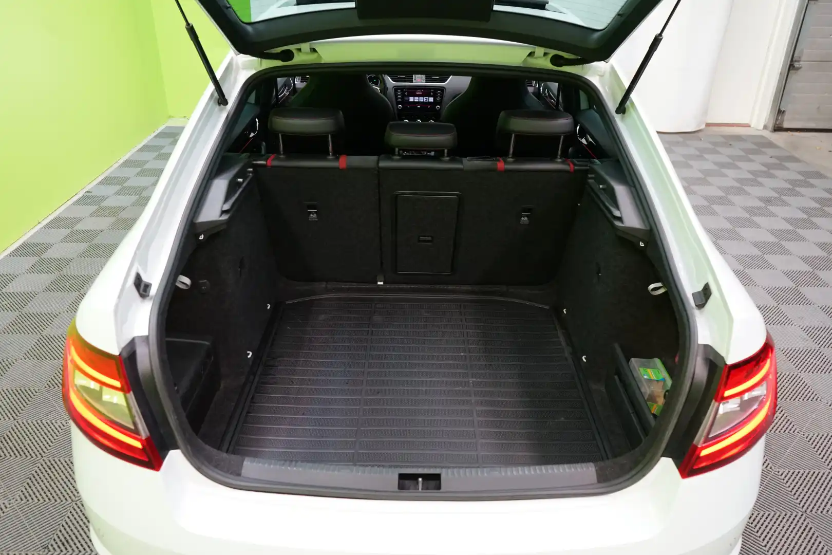 car-image