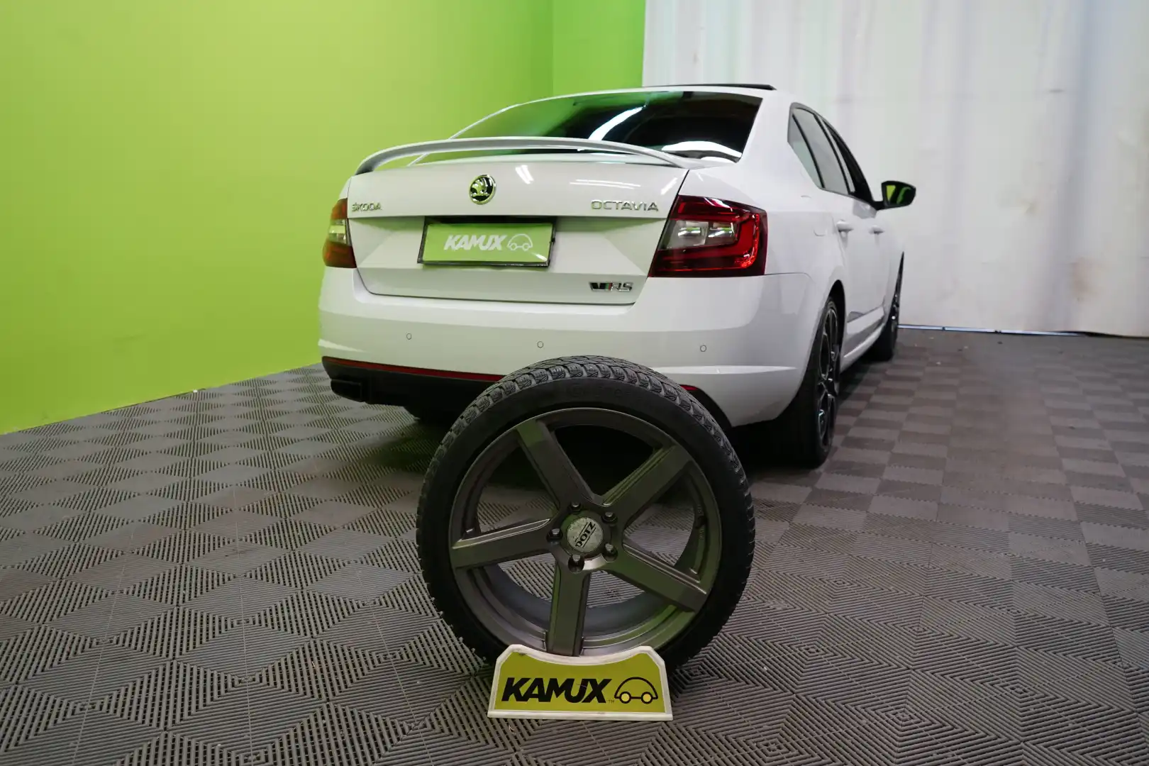 car-image