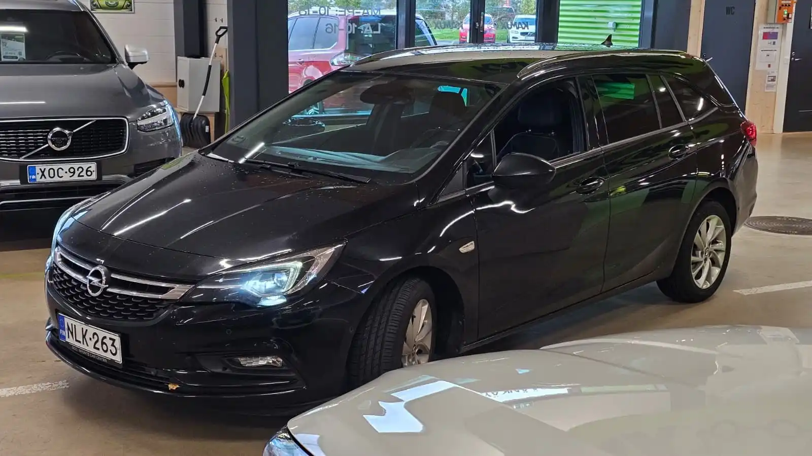 car-image