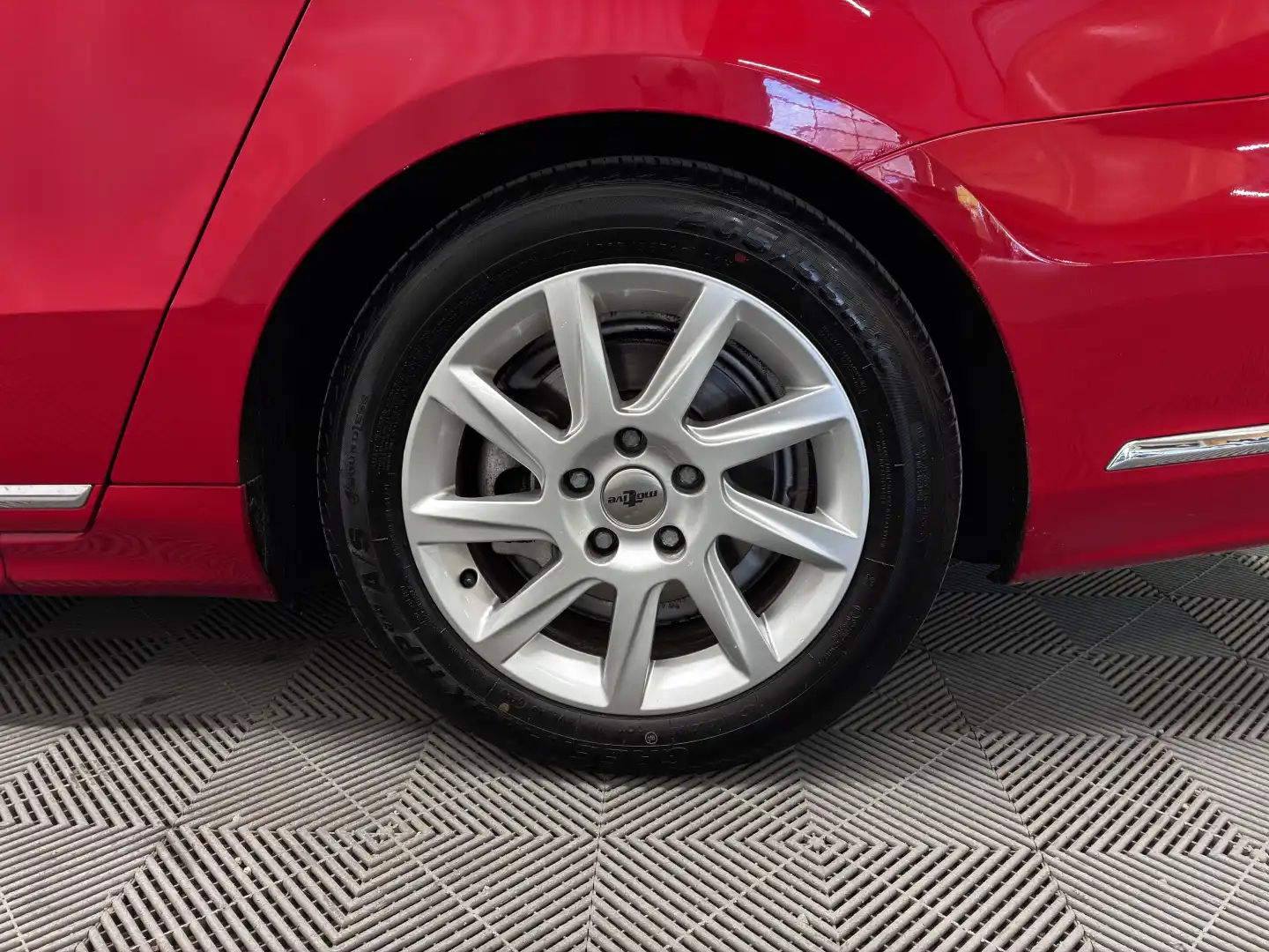 car-image