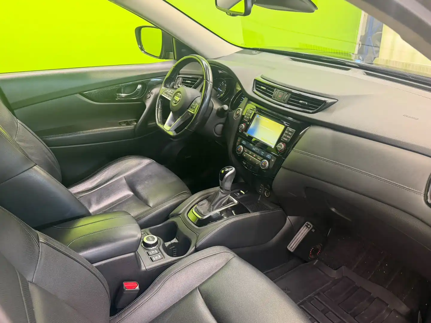car-image