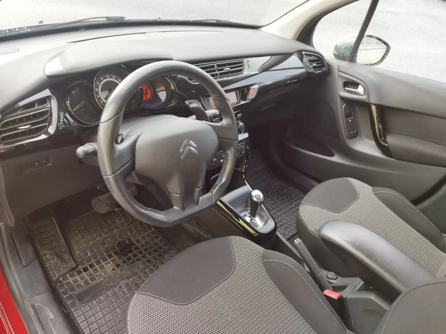 car-image