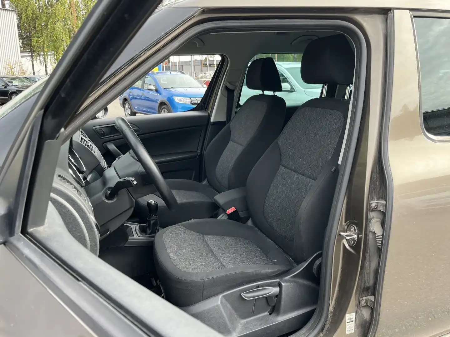car-image