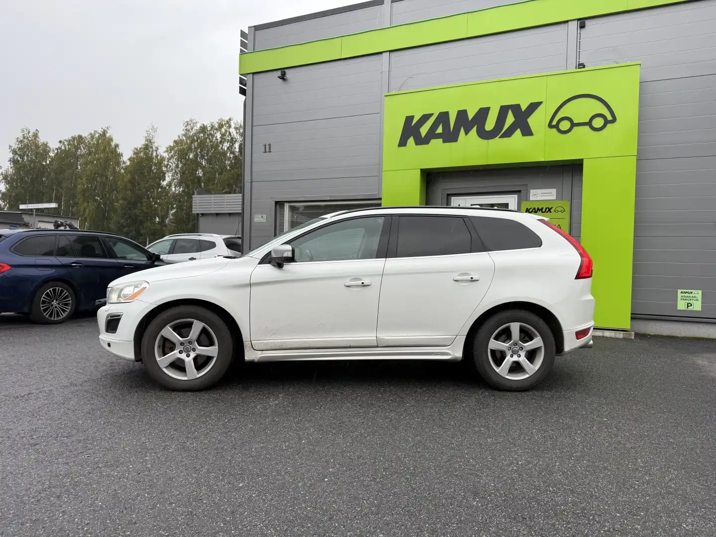 car-image