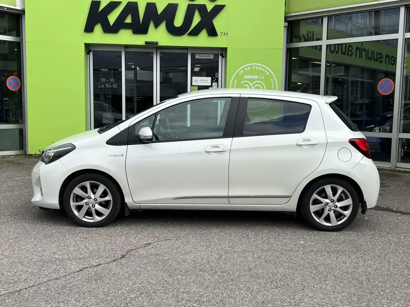 car-image