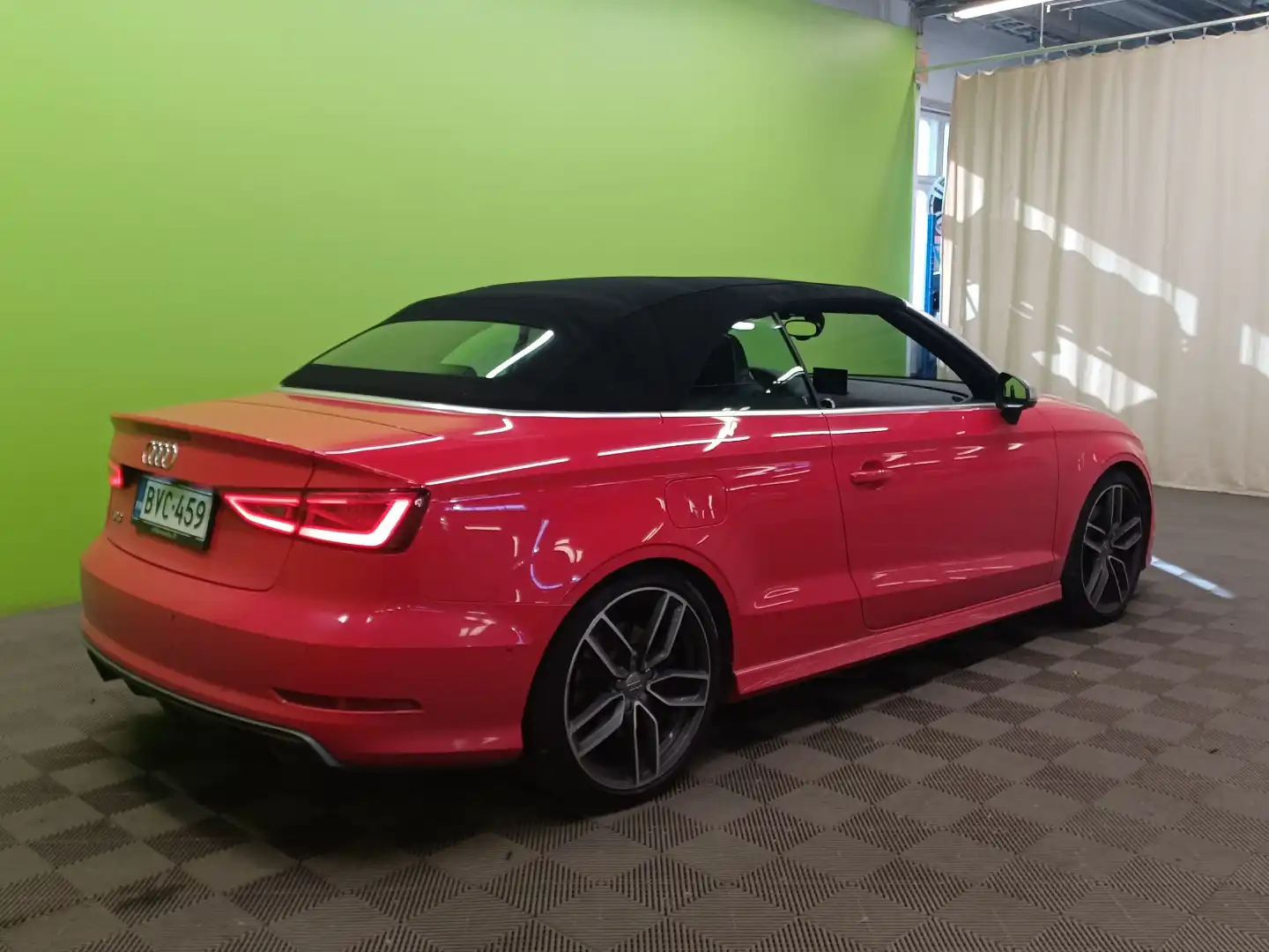 car-image