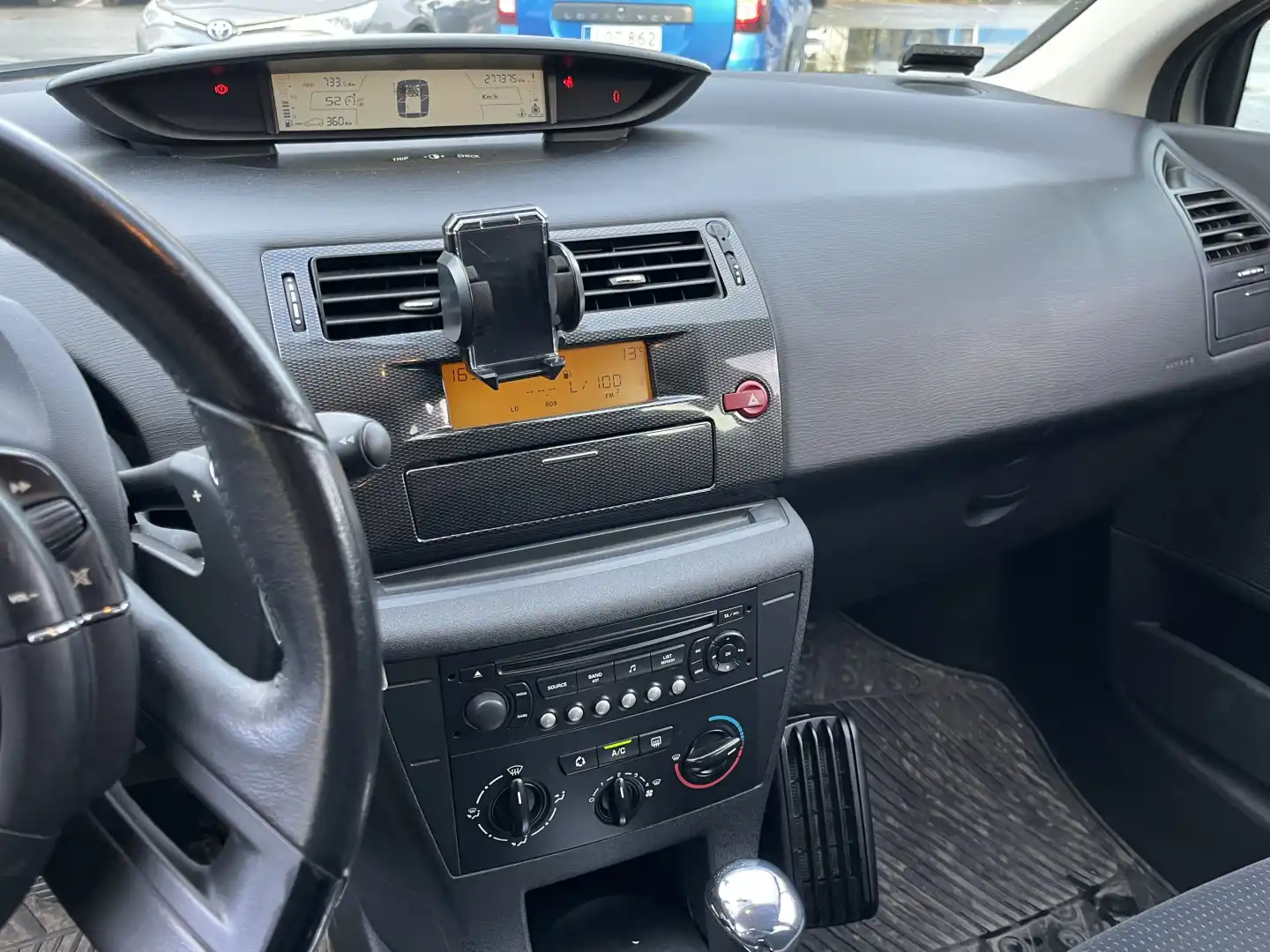 car-image