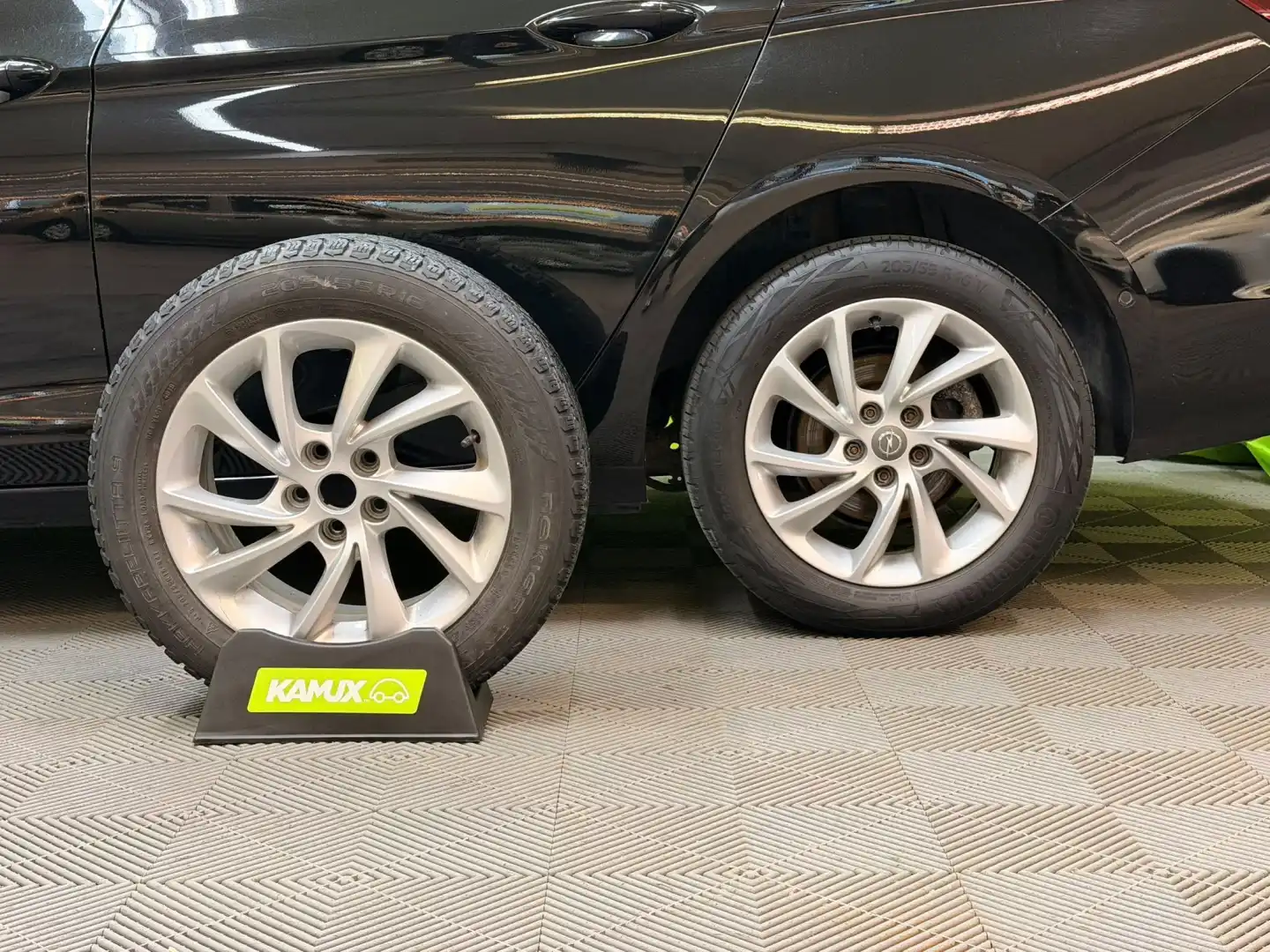 car-image