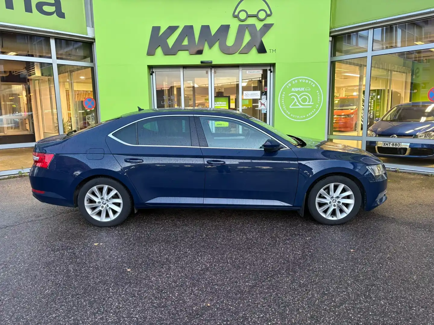 car-image