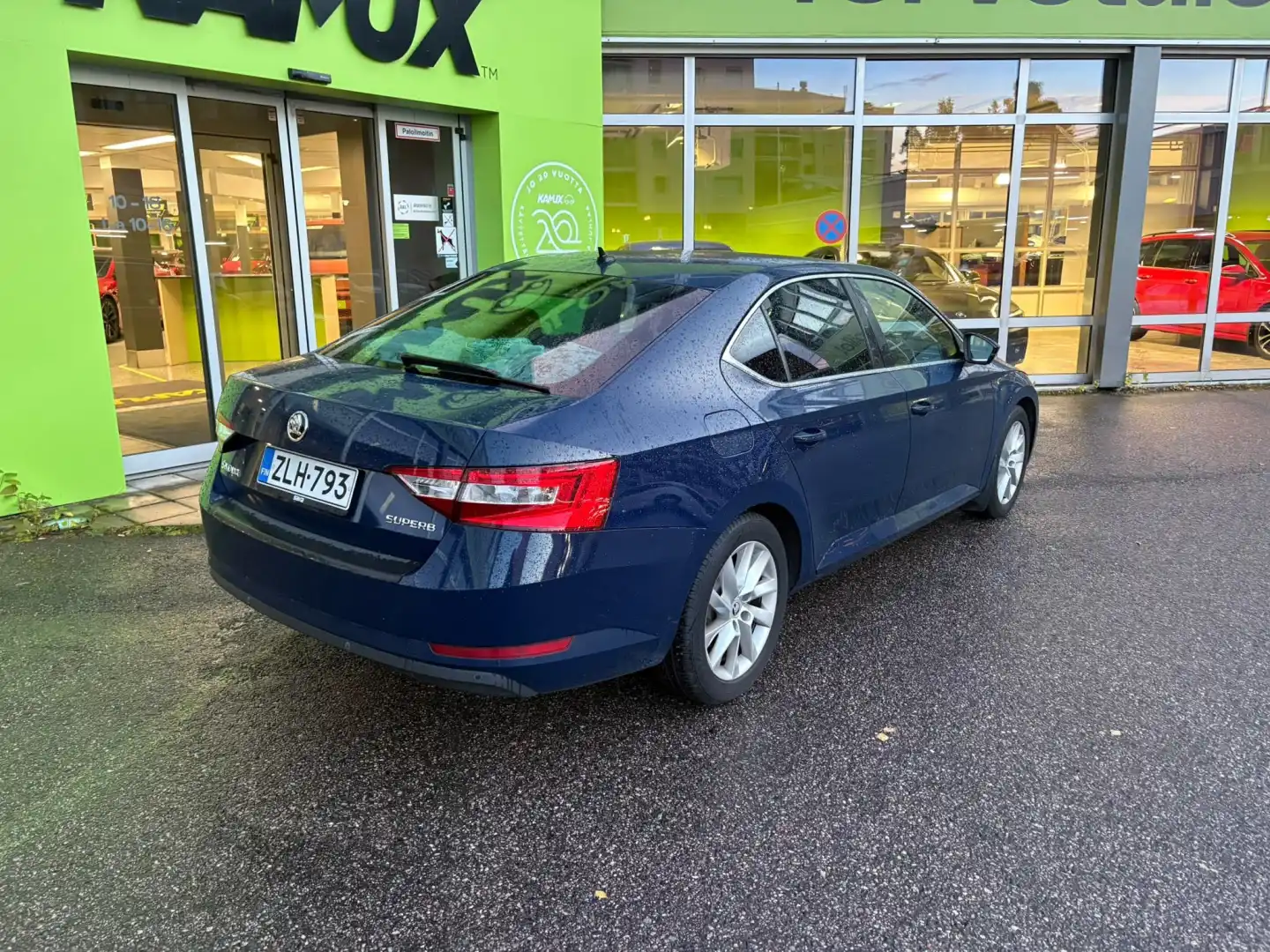 car-image