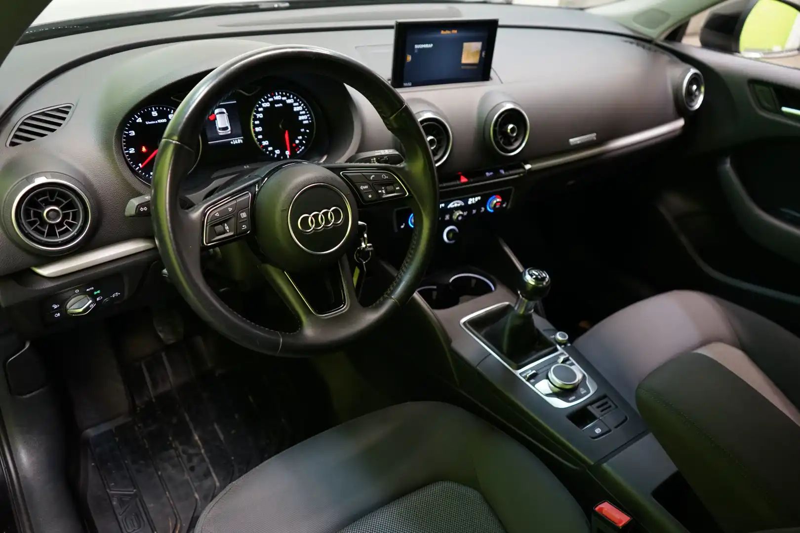 car-image
