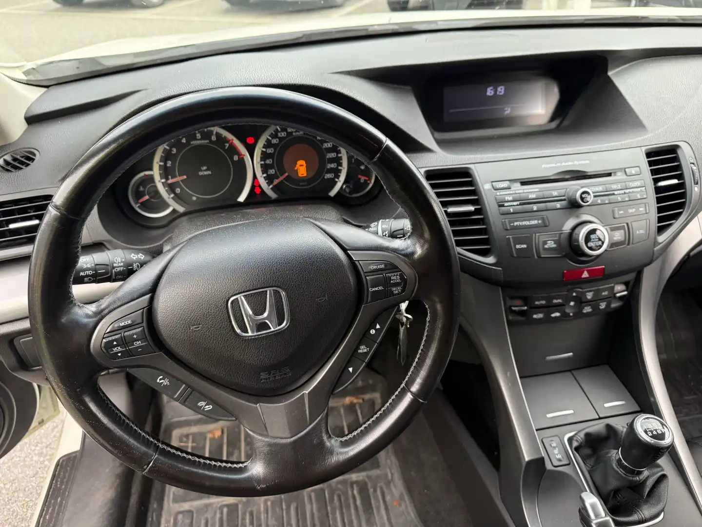 car-image