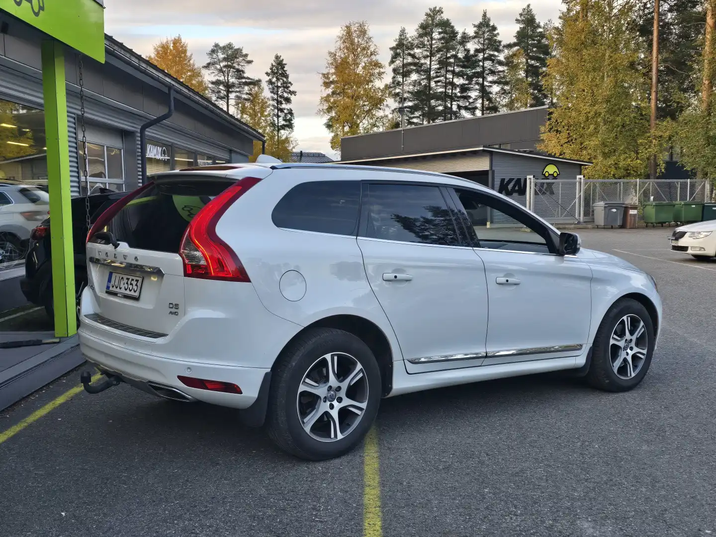 car-image