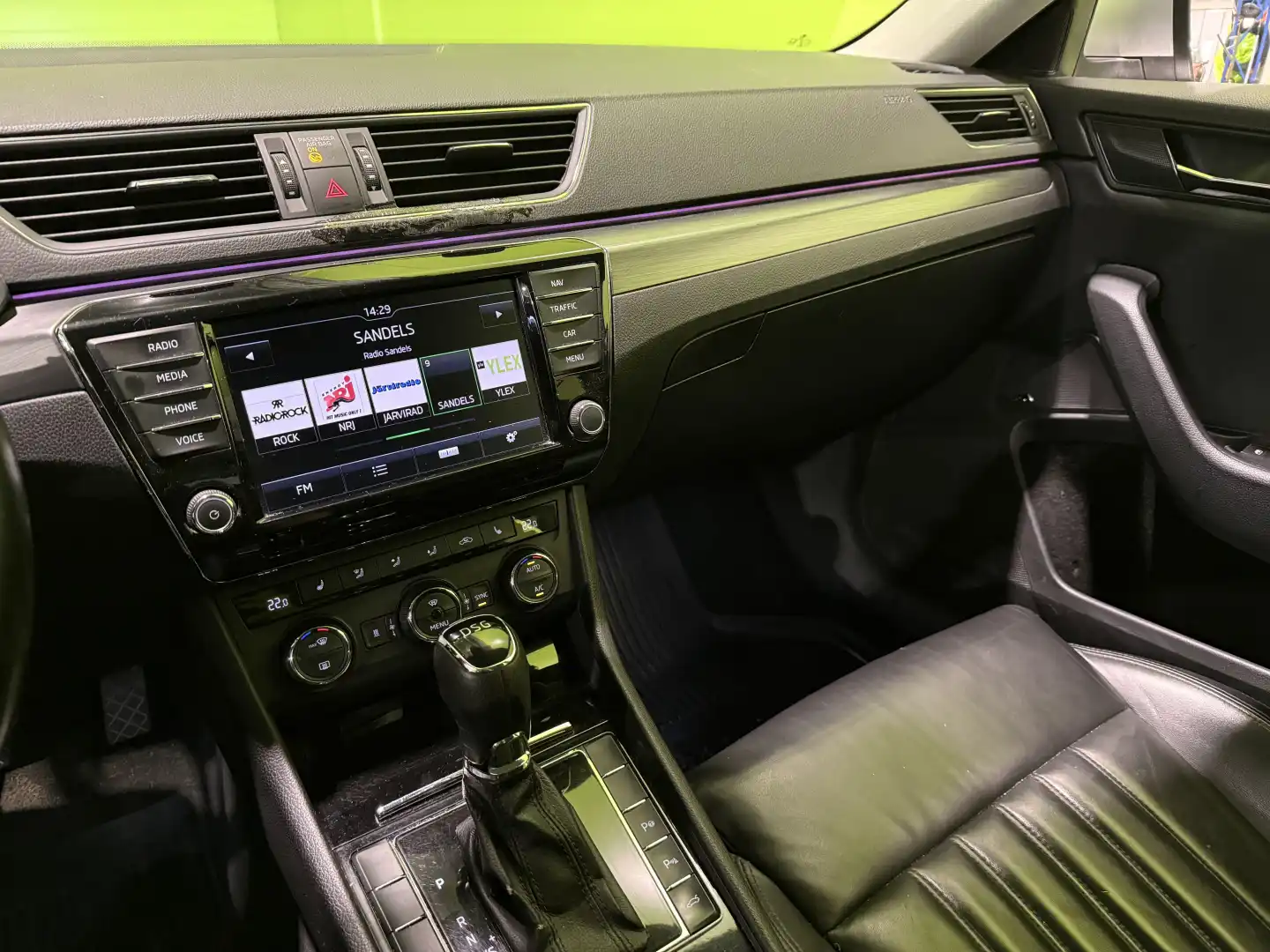 car-image