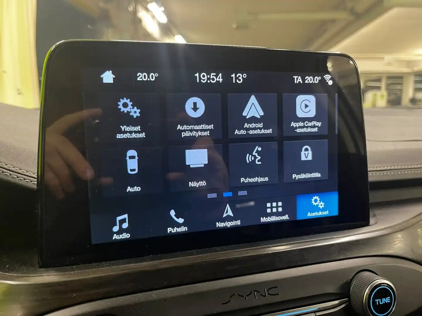 car-image
