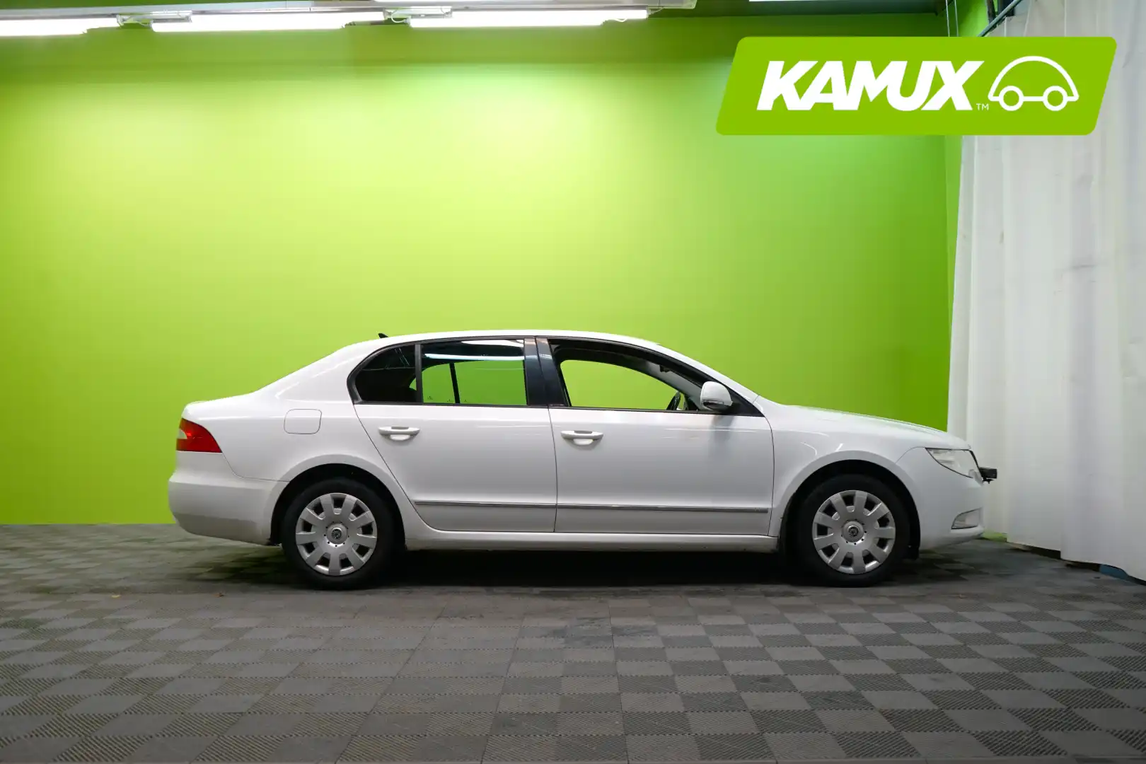 car-image