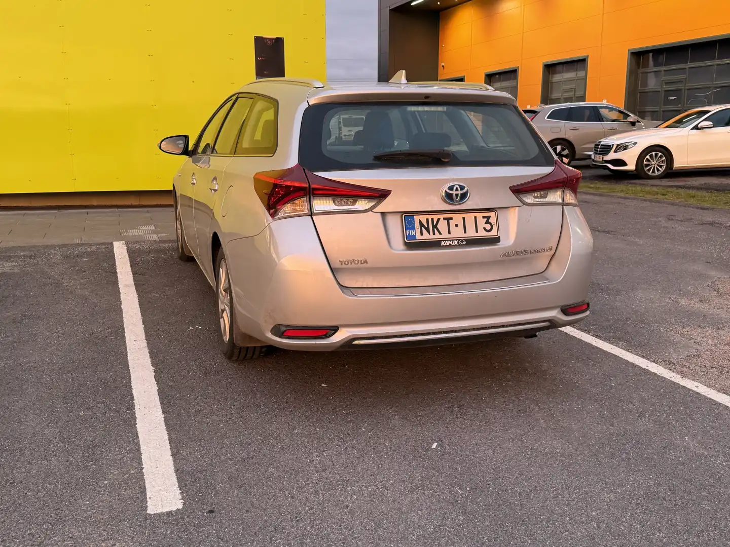 car-image