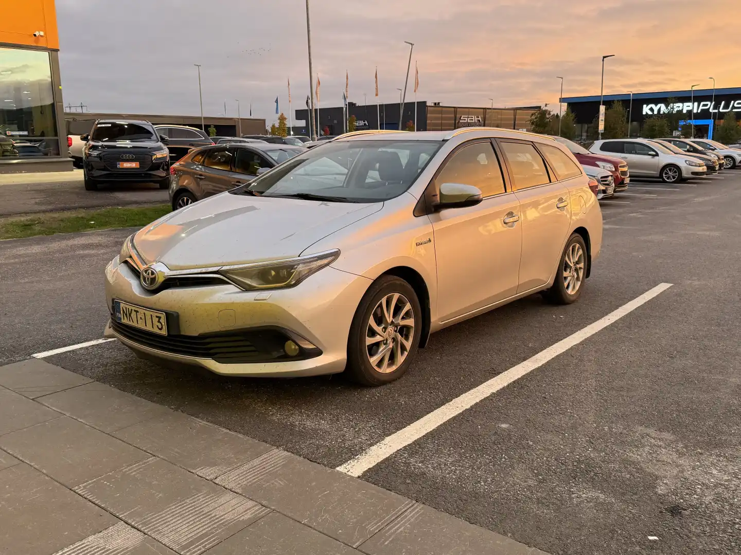car-image