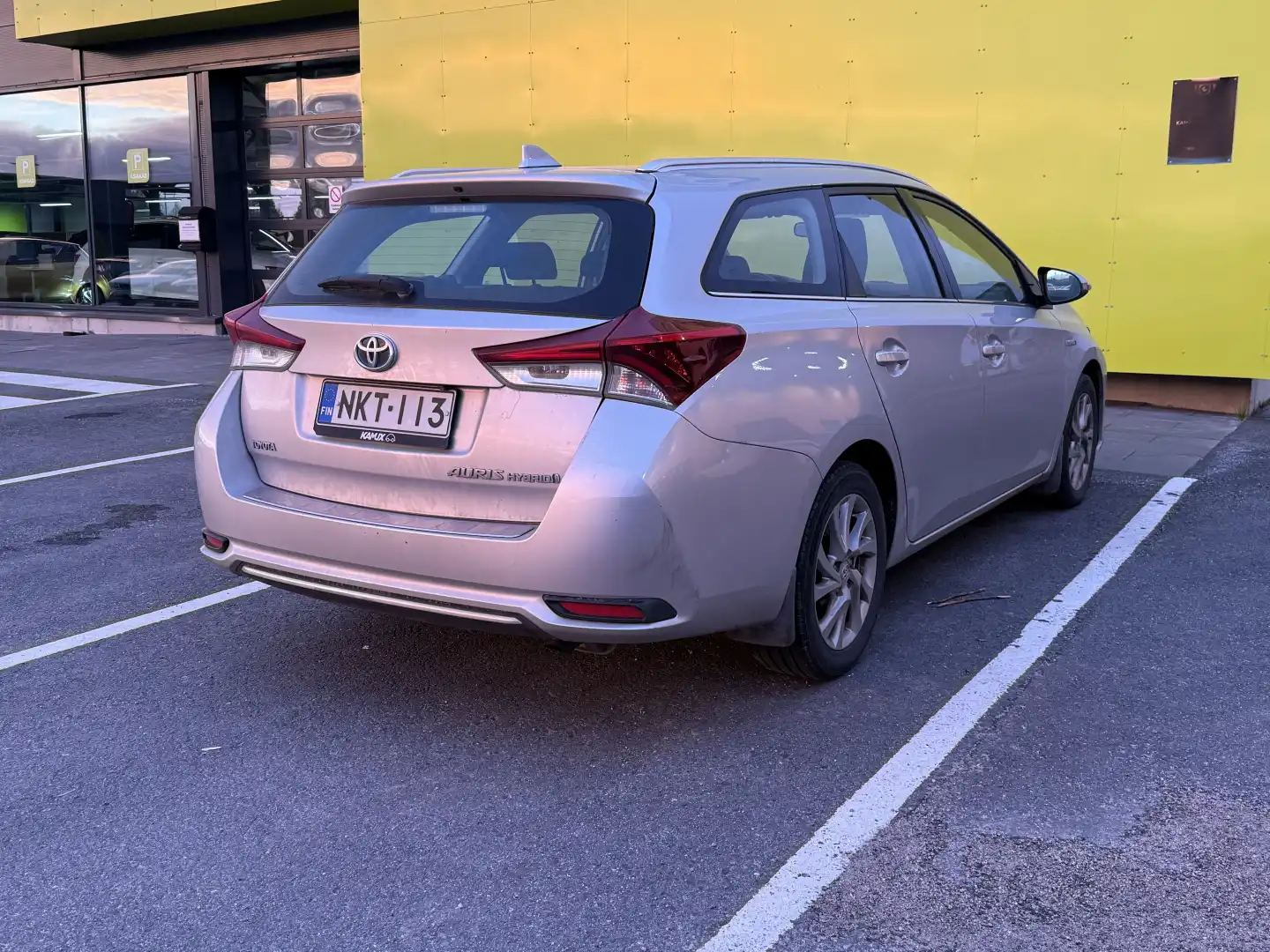 car-image