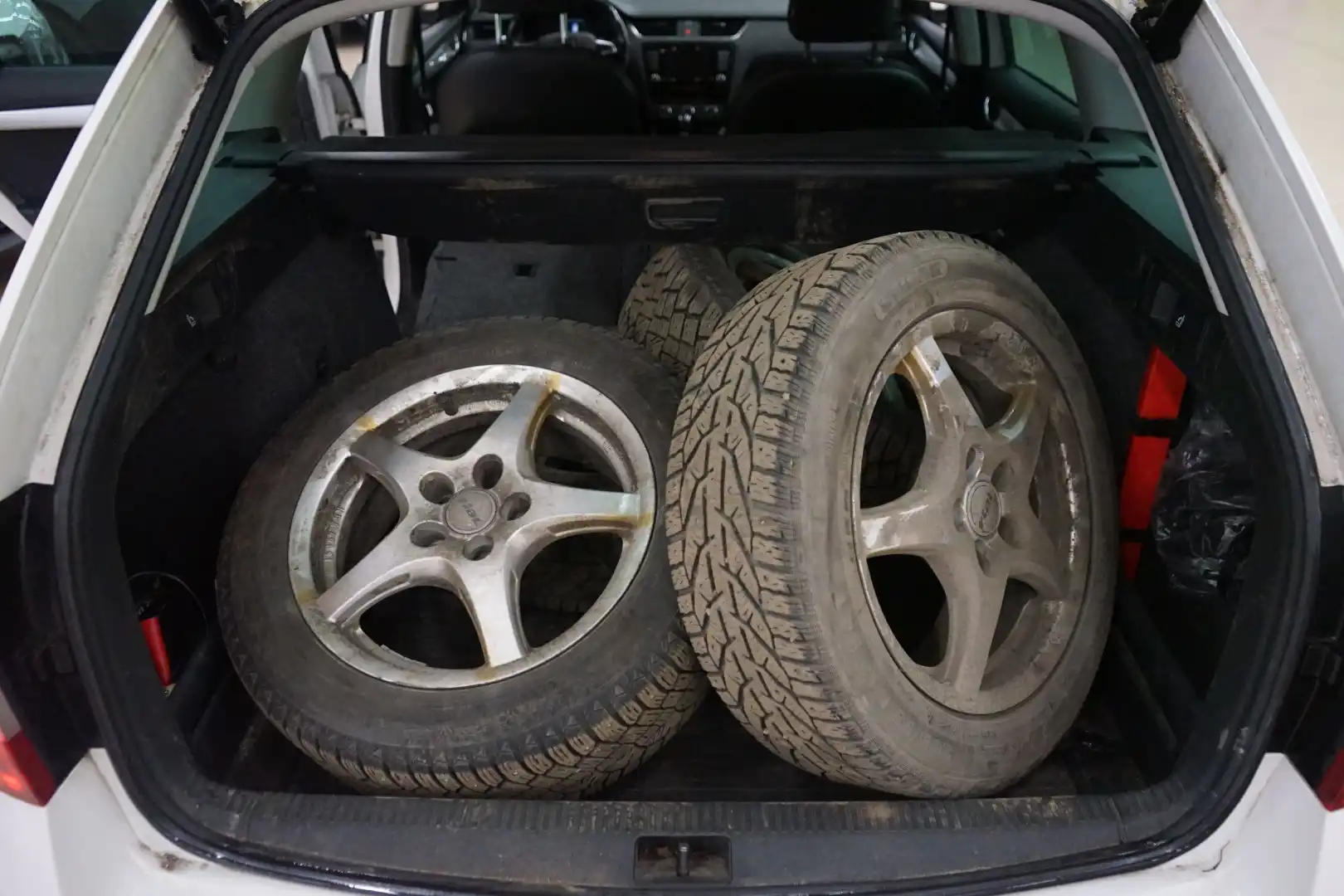 car-image