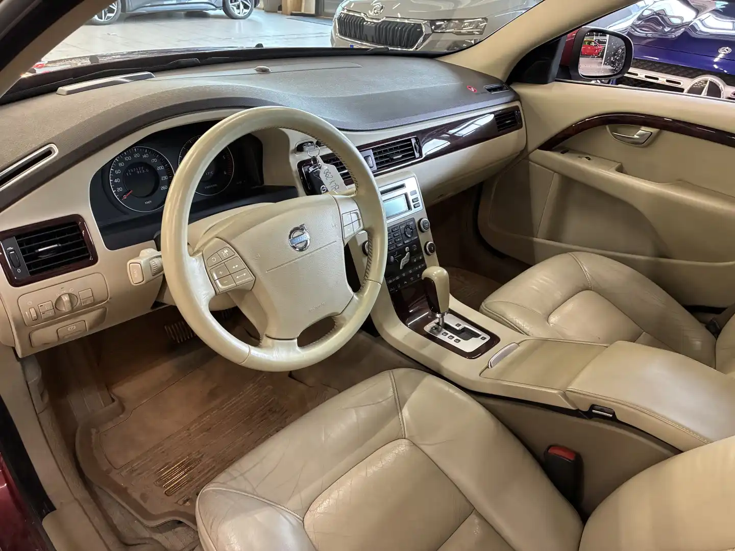 car-image