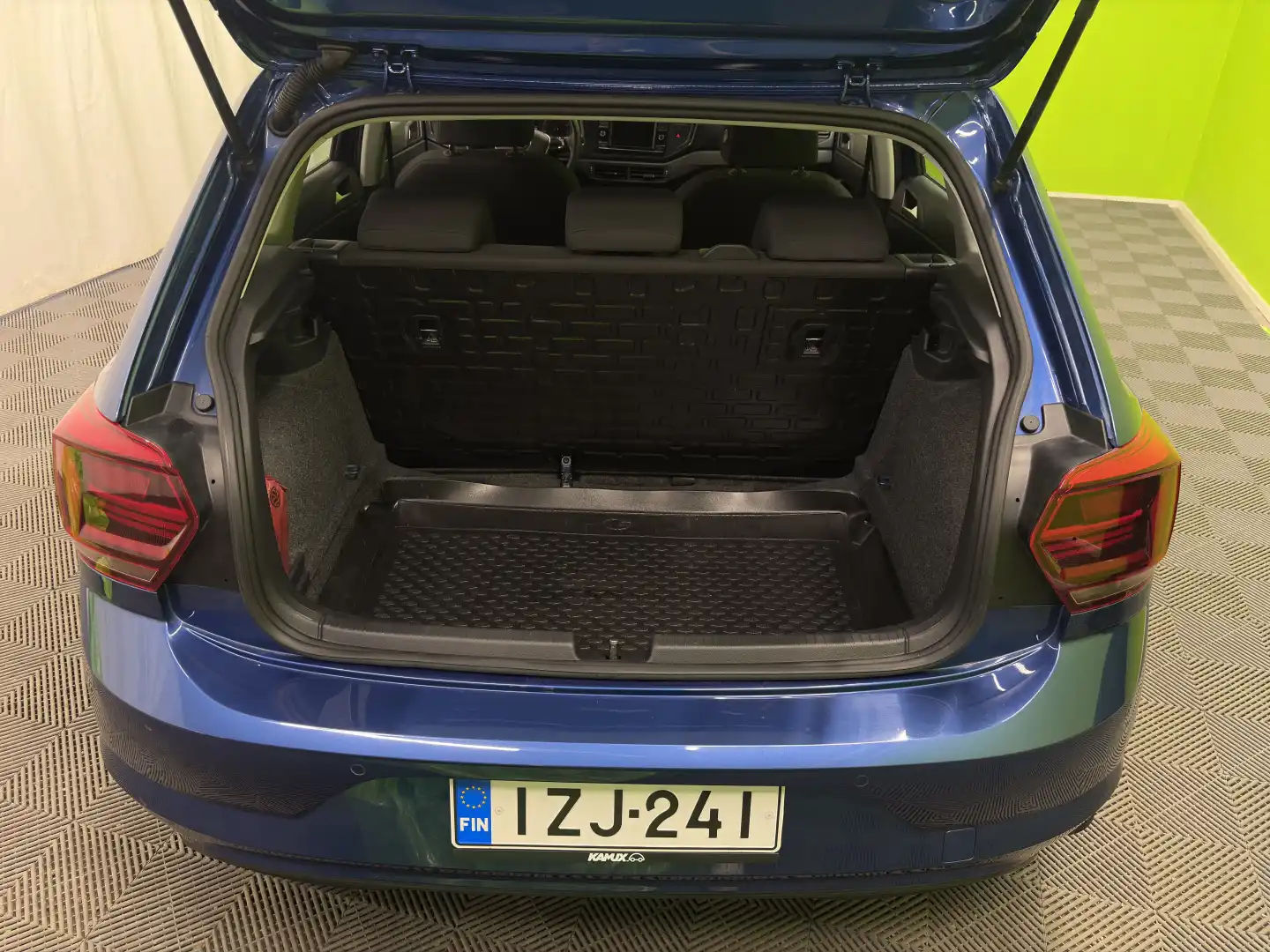 car-image