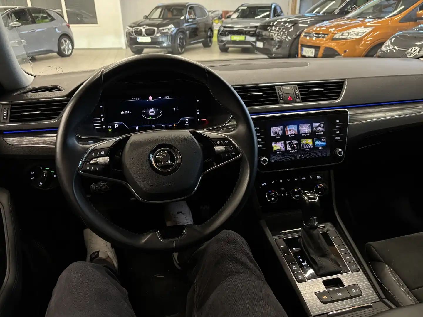 car-image