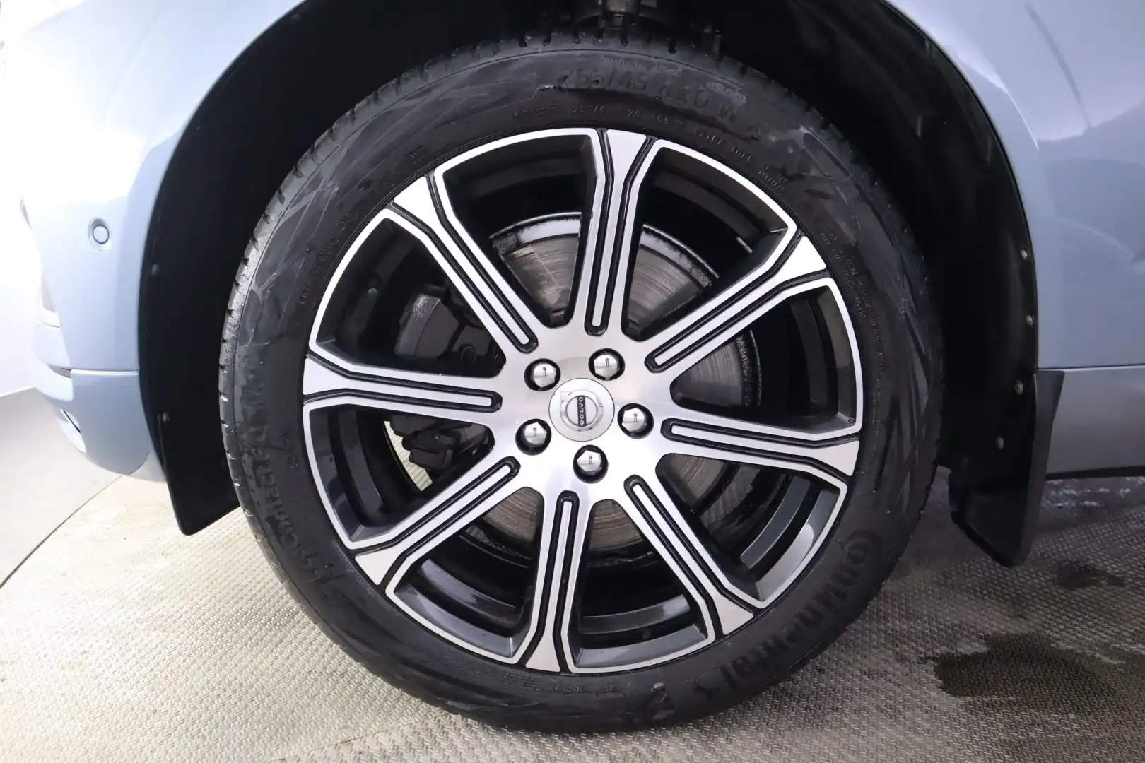 car-image
