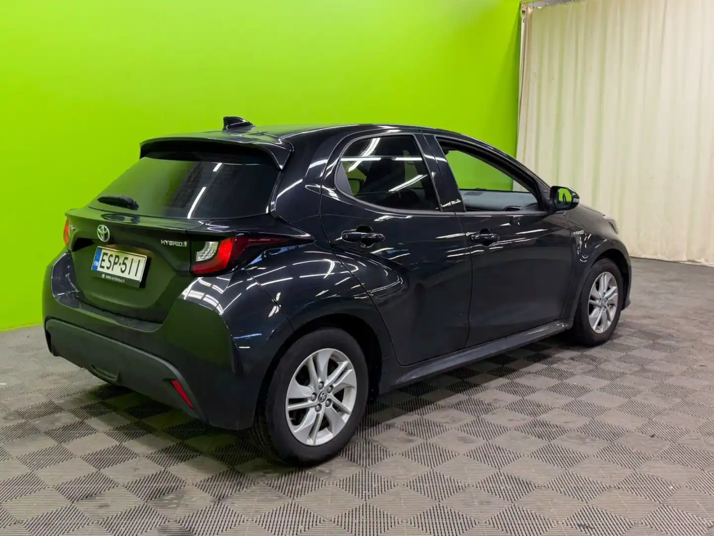 car-image