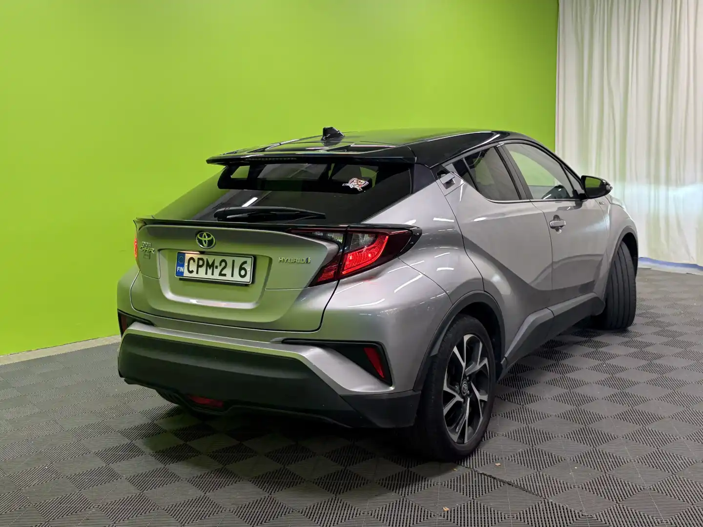car-image
