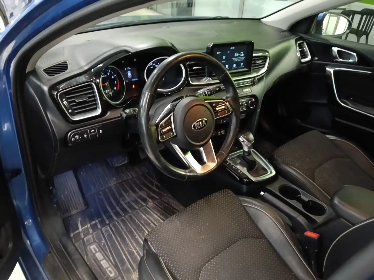 car-image