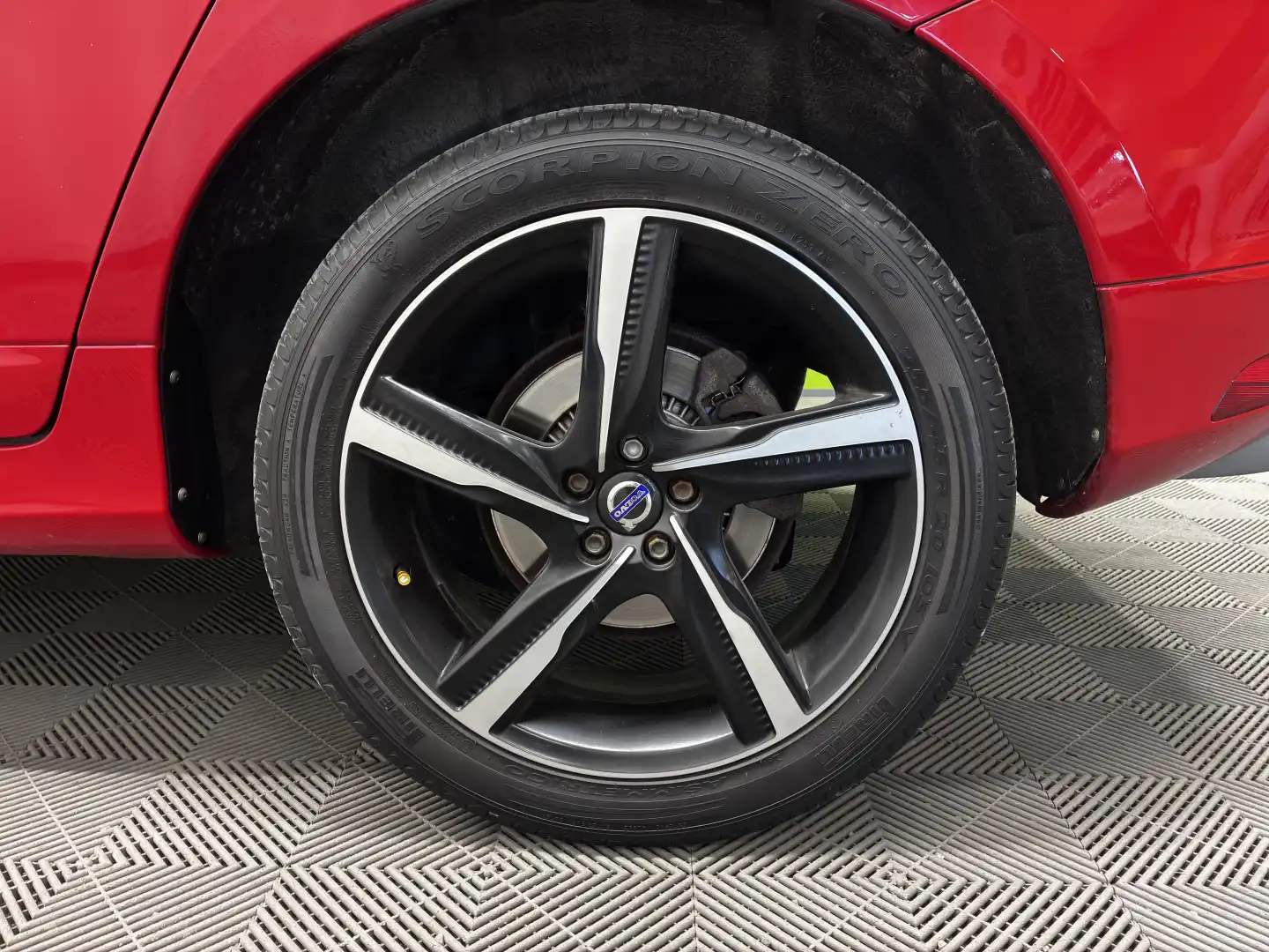car-image