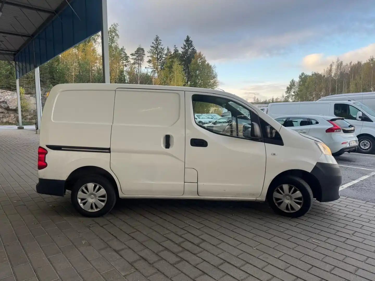 car-image