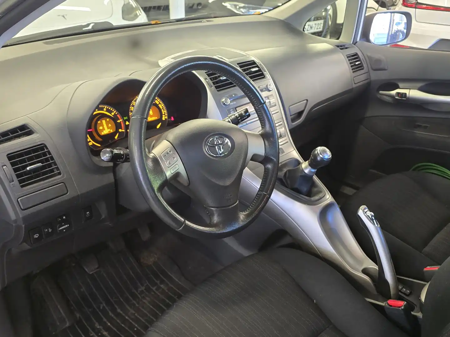 car-image