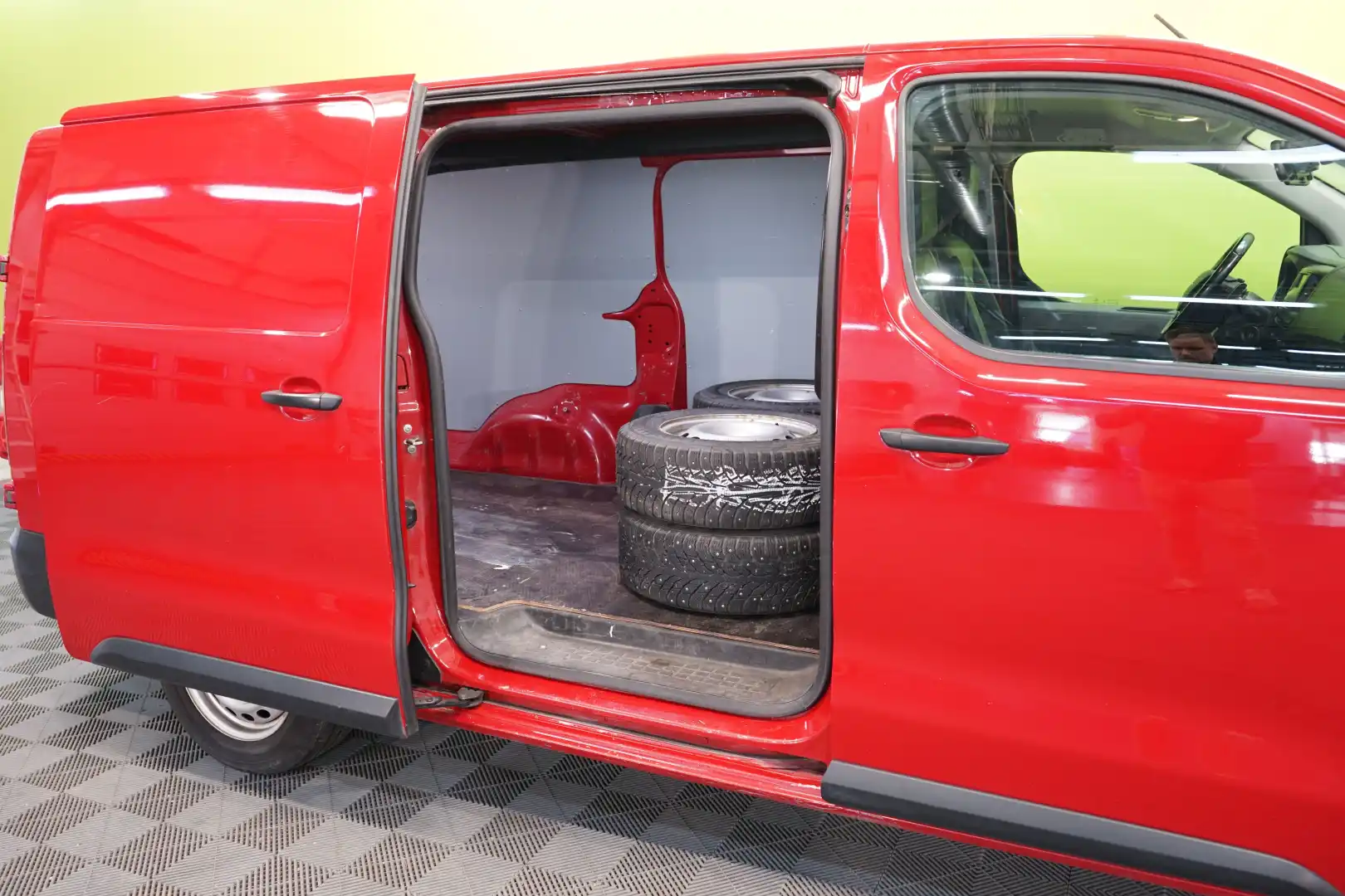 car-image