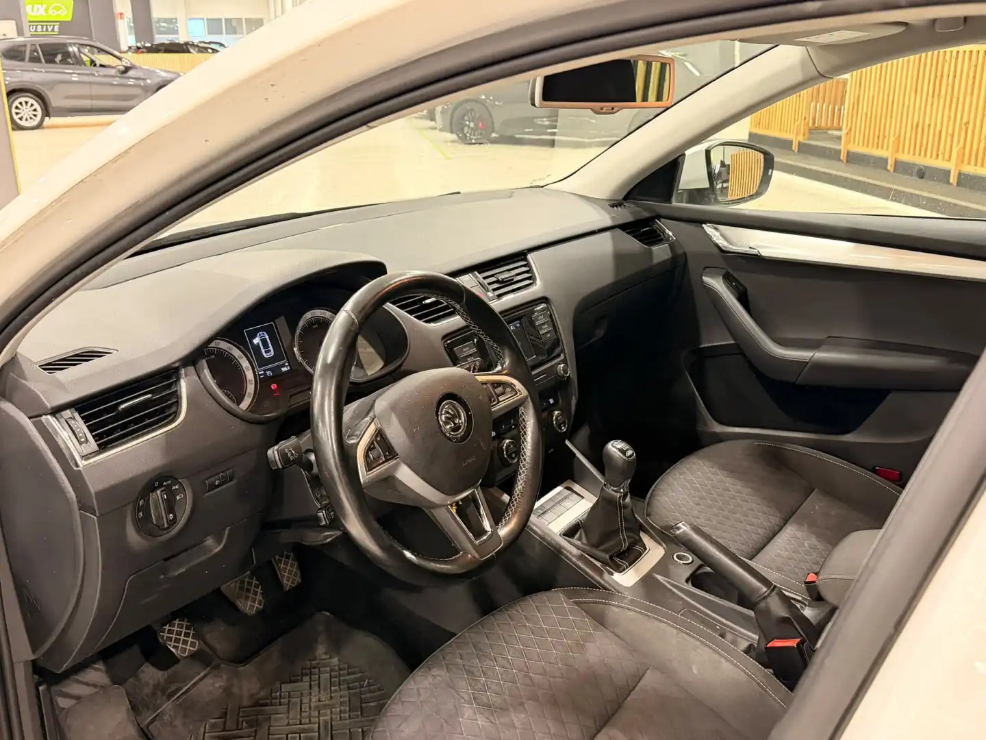 car-image