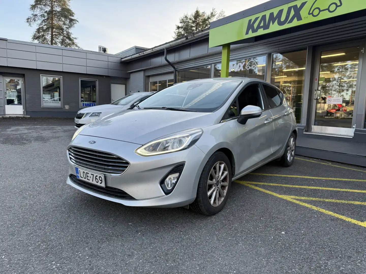 car-image