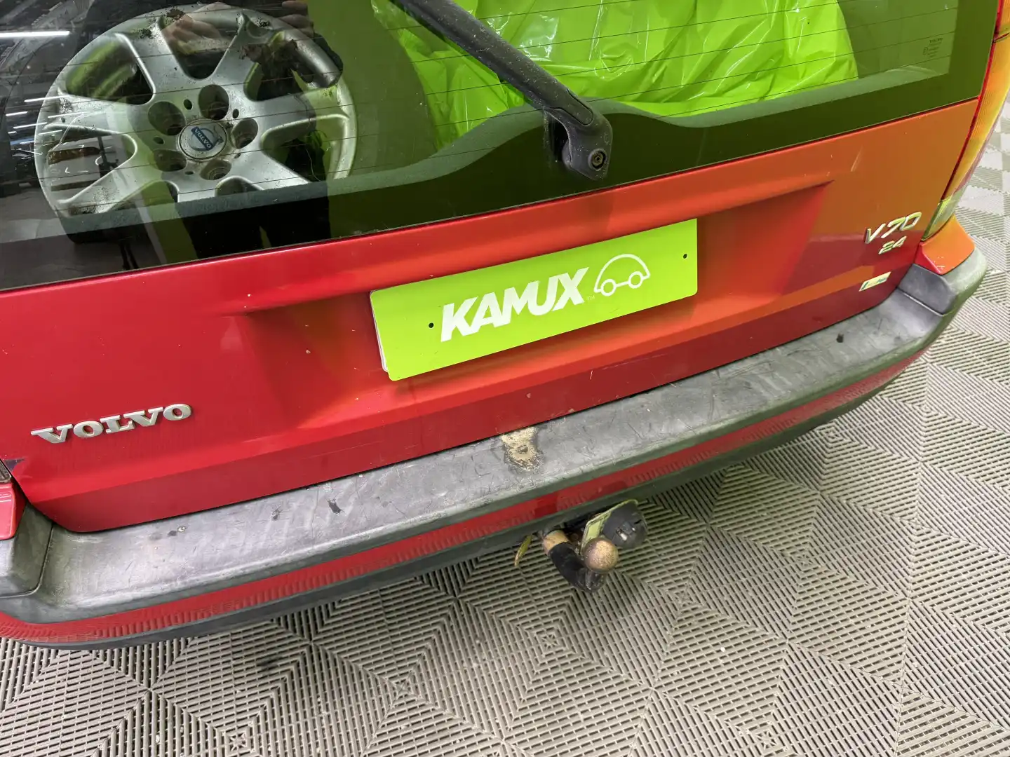 car-image
