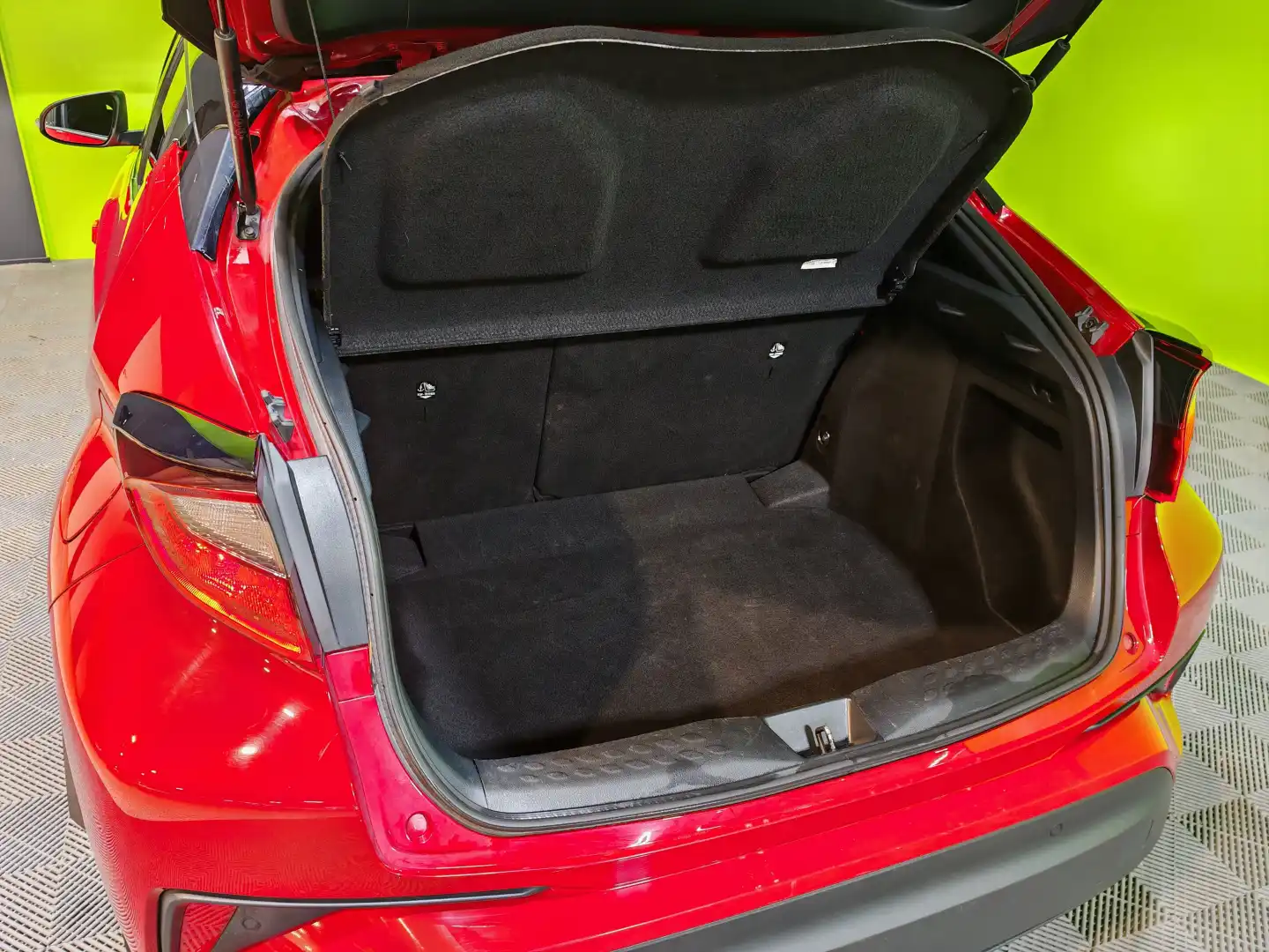 car-image