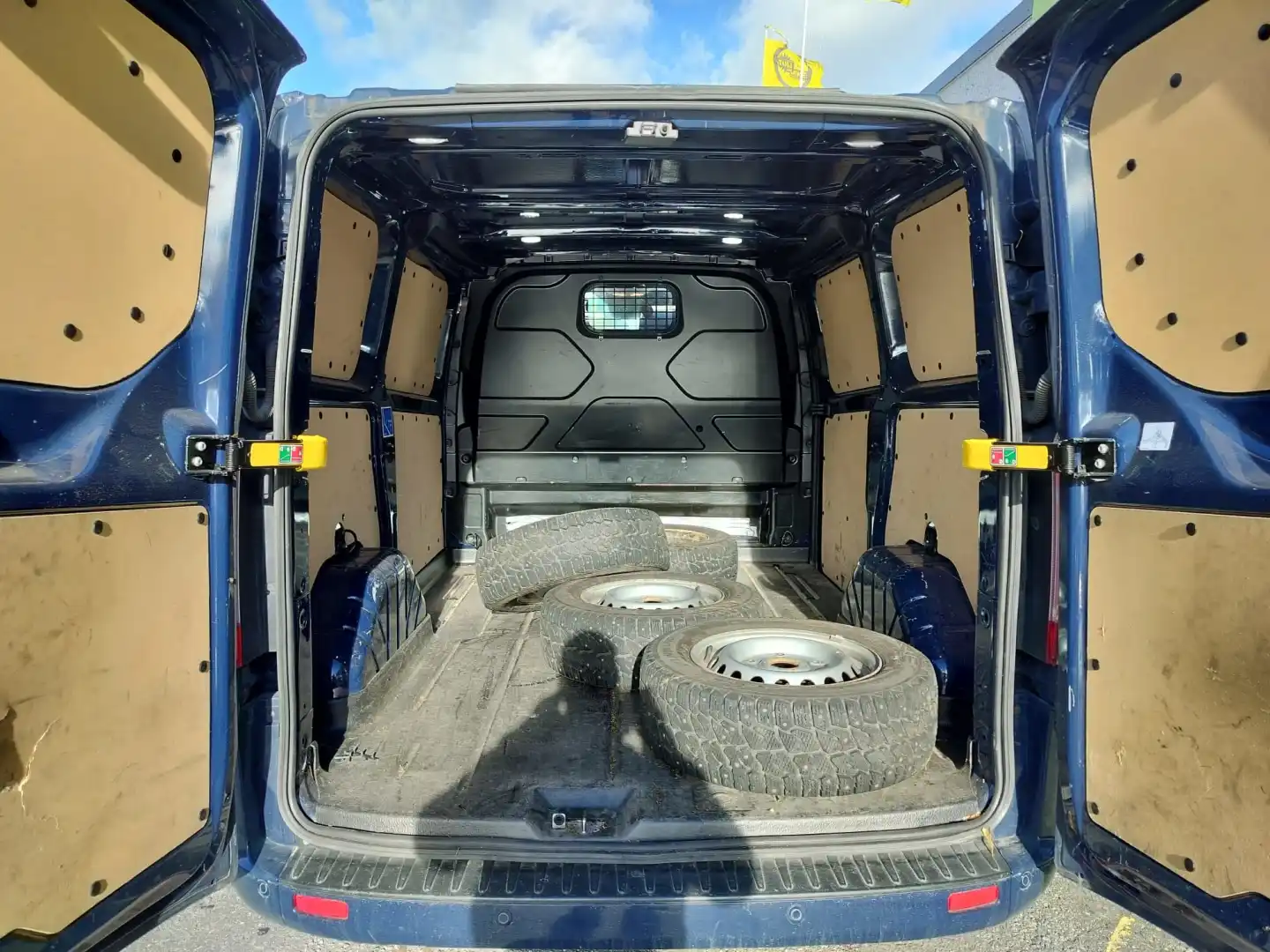 car-image